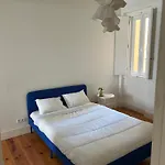 Appartamento With Terrace 5 Minutes From Marques De Pombal Lisbona