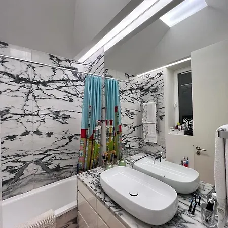 With Terrace 5 Minutes From Marques De Pombal Лиссабон