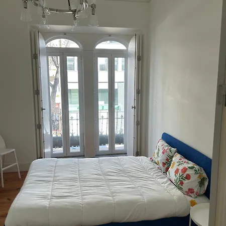 With Terrace 5 Minutes From Marques De Pombal Апартаменты Лиссабон