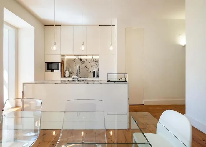 With Terrace 5 Minutes From Marques De Pombal Апартаменти