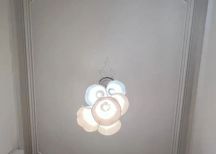 Апартаменти With Terrace 5 Minutes From Marques De Pombal Лісабон