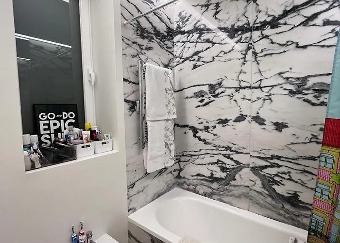 Апартаменти With Terrace 5 Minutes From Marques De Pombal Лісабон