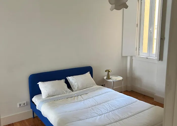 Апартаменти With Terrace 5 Minutes From Marques De Pombal Лісабон